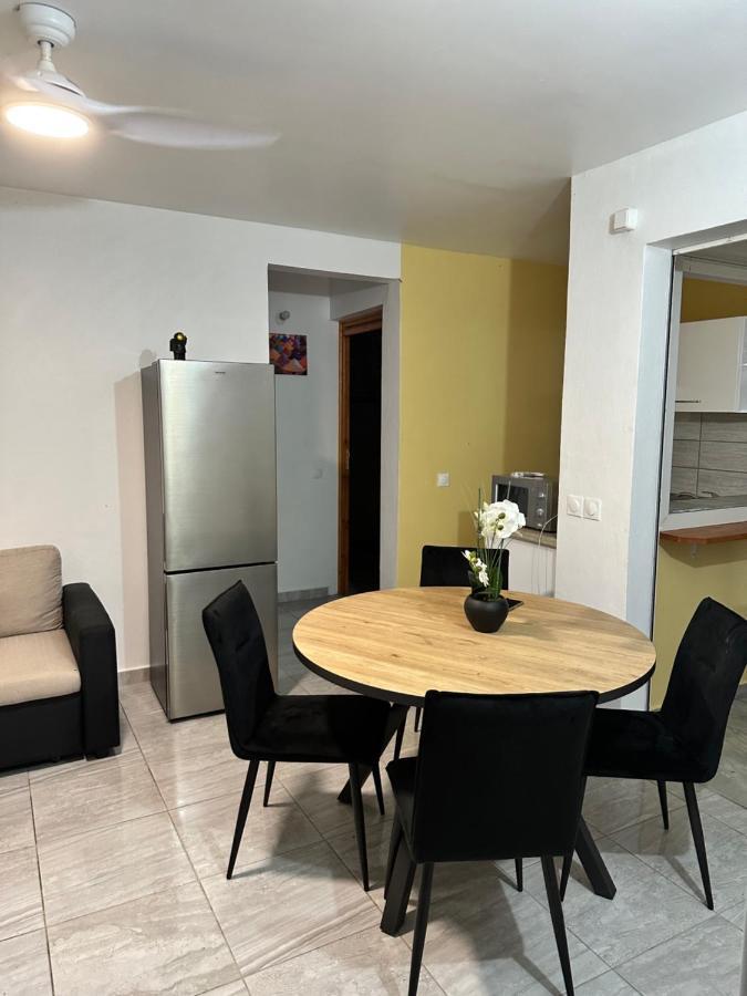 Residence Lacolombe Petit-Canal Bagian luar foto